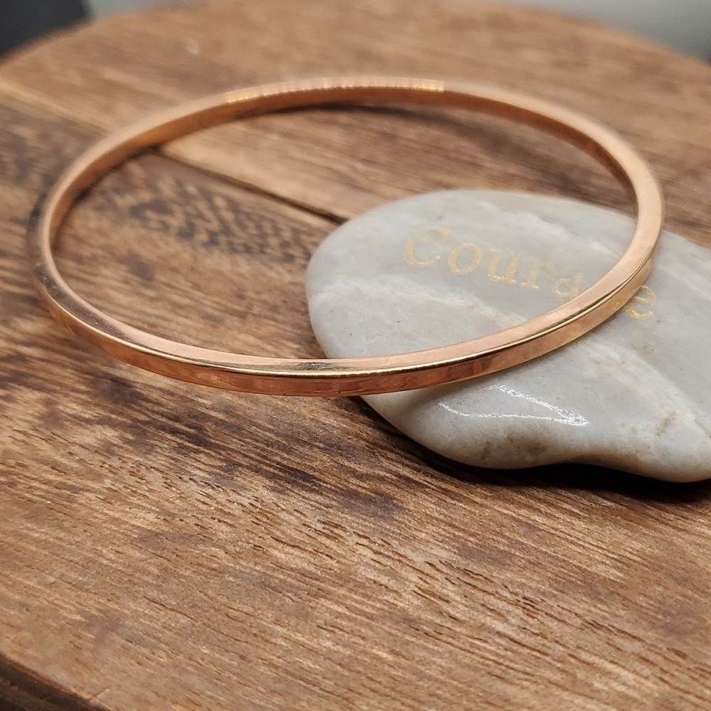 B2740 gold‎ tone Hollywood bangle bracelet